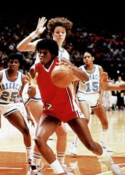 Катрина в игре за «Джорджия Бульдогс» против команды «Олд Доминион Леди Монархс» в финале турнира NCAA (31 марта 1985 года)