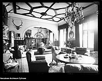 Wnętrze pałacu na zdjęciu wykonanym pomiędzy 1920- 1940 r.[23]