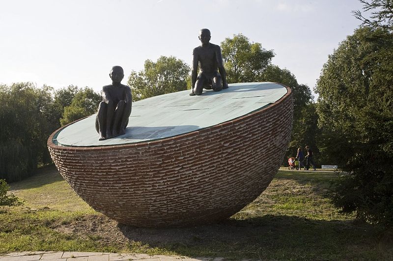 File:Kunstwerk van Herman Makkink (zonder titel, 2004) in het Westerpark, bij het terrein van de Westergasfabriek - Amsterdam - 20536499 - RCE.jpg