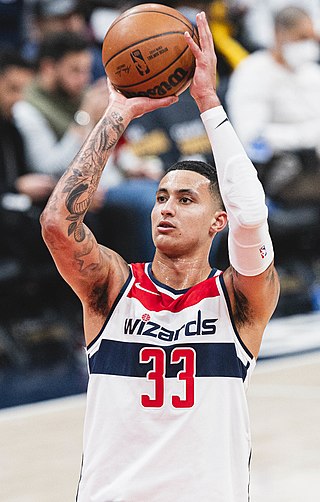 Fortune Salaire Mensuel de Kyle Kuzma Combien gagne t il d argent ? 3 000 000,00 euros mensuels