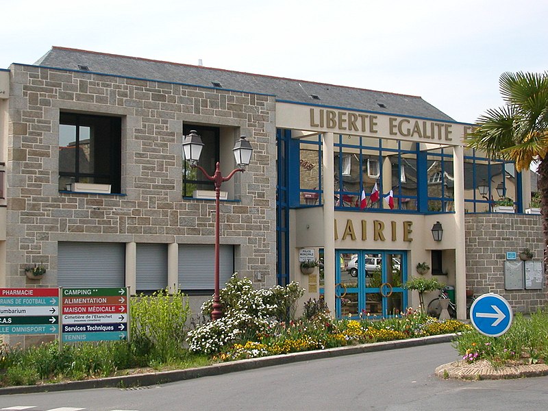 File:La Richardais mairie.JPG