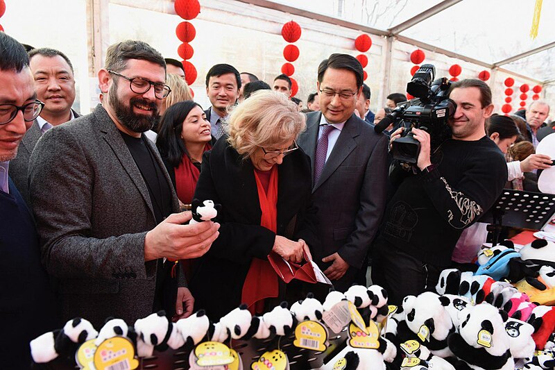 File:La alcaldesa en la celebración del Año Nuevo Chino - “La diversidad suma y nos hace crecer” 10.jpg