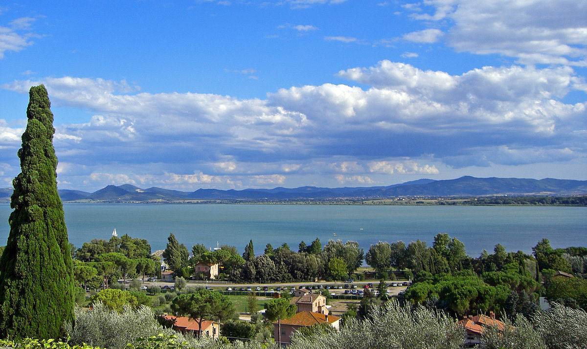 File Lago Trasimeno Wide View Jpg 维基百科 自由的百科全书