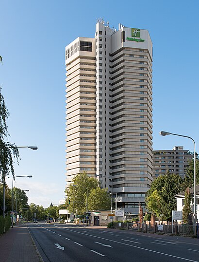 So kommt man zu Leonardo Royal Hotel Frankfurt mit den Öffentlichen - Mehr zum Ort Hier