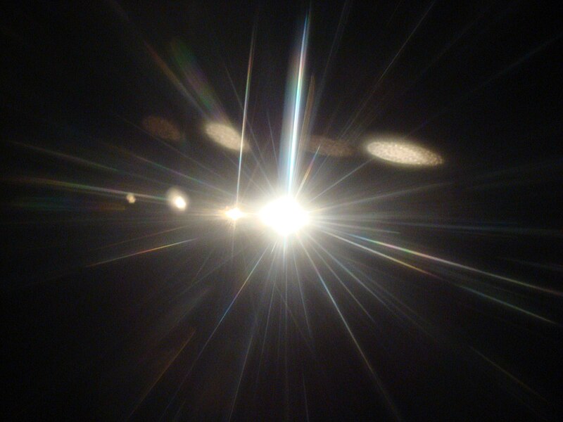 File:Light shining2.JPG