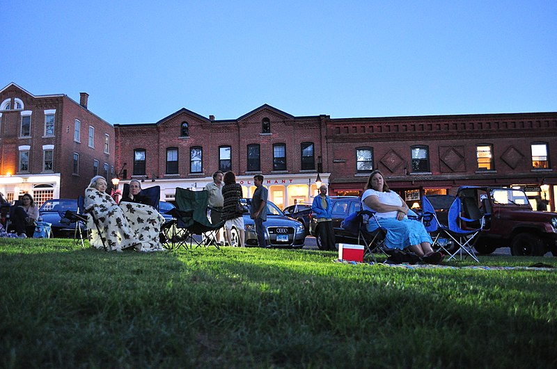 File:Litchfield, CT - evening concert on the Green 08 (9374732752).jpg