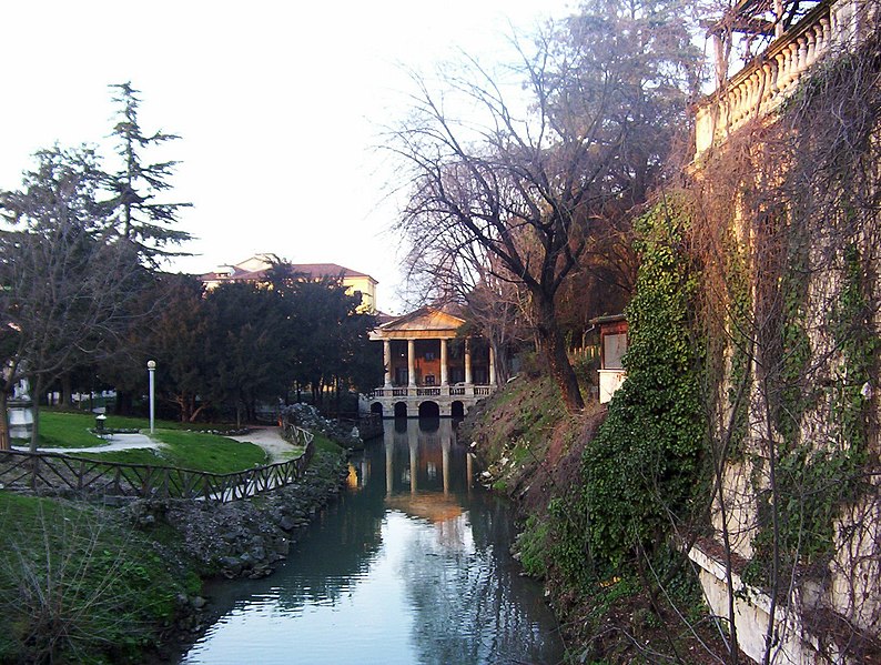 File:Loggia Valmarana Palladio Giardini Salvi.jpg