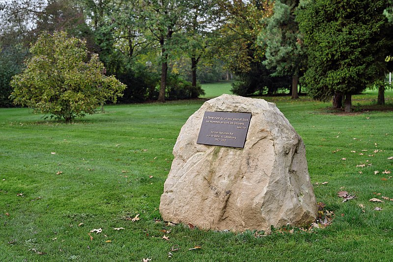 File:Luxembourg Parc de Merl Bahá'i monument.jpg