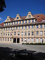 Deutsch: Denkmalgeschütztes Gebäude des Max-Planck-Gymnasiums in Nürtingen. Links ein Erweiterungsanbau.