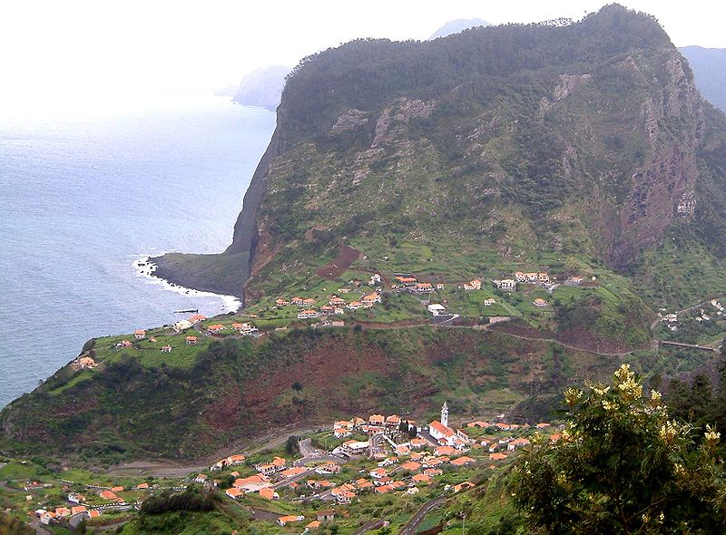 File:Madeira adlerfelsen Faial Nordostküste 5-07.JPG