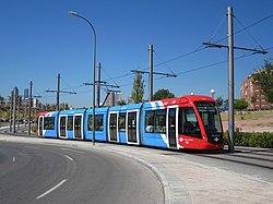 Madrid Alstom Citadis tramvayı, Antonio Saura durağı, 2011.jpg