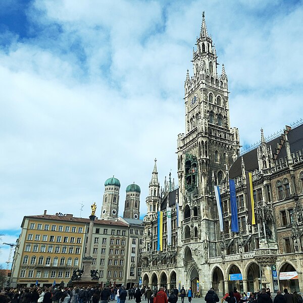 File:Marienplatz, Munich, noon.jpg