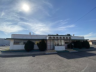<span class="mw-page-title-main">Mel's Diner</span> Fictional setting for the 1976−85 TV series Alice