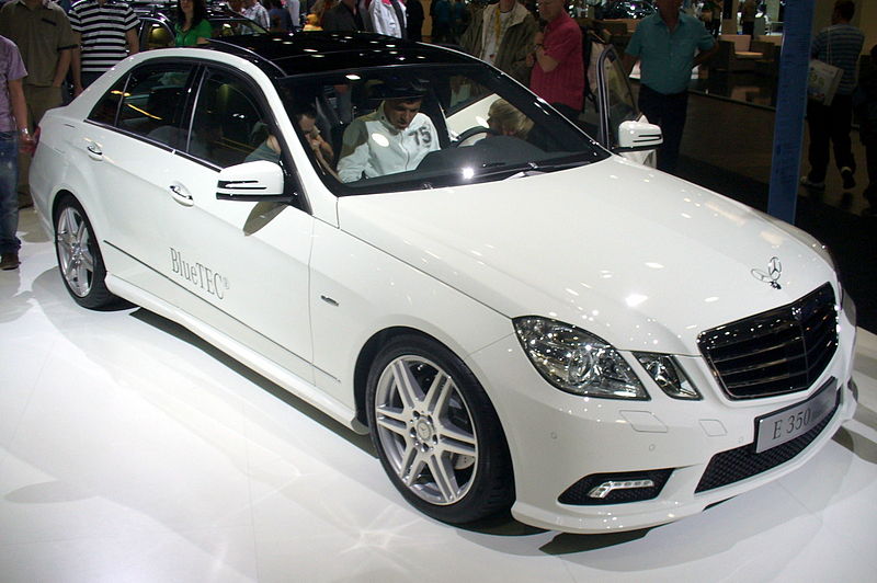 Fil:Mercedes-Benz W212 E 350 BlueTEC.JPG