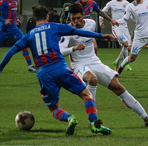 Coman (foreground, in white) playing against Viktoria Plzeň in the UEFA Europa League, November 2017.