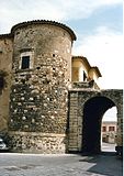 Castello Barresi-Branciforte (XIV-XVII sec.) e Porta della Terra.