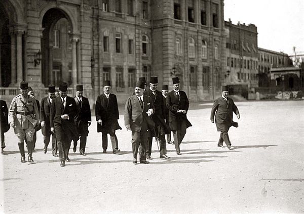 King Fuad with Mohamed Mahmoud Pasha and other ministers outside of Mahatet ar-Raml in Alexandria in the late 1920s