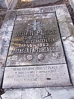 Mormântul lui Victor Place.JPG