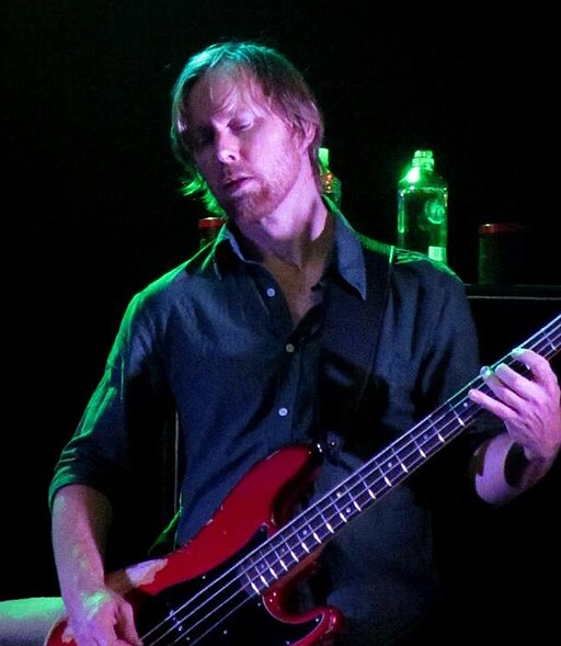 Nate Mendel 2011-12-05 Adelaide Oval Australia