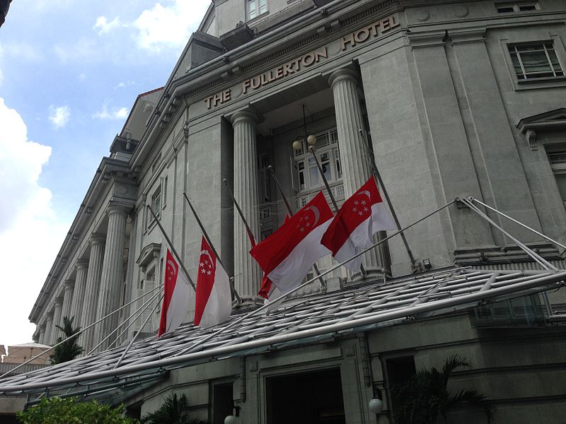 File:National Flags at half-staff for the death of Lee Kuan Yew at The Fullerton Hotel Singapore - 20150327.jpg