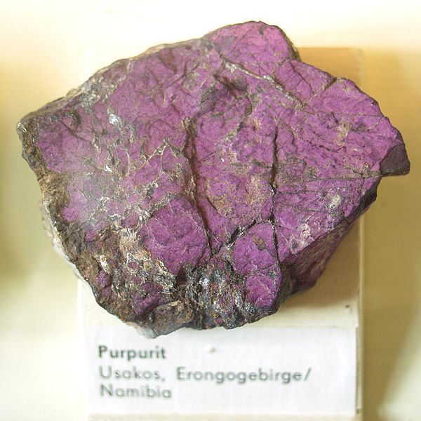 File:Naturkundemuseum Berlin - Purpurit, Usakos, Erongogebirge, Namibia.jpg