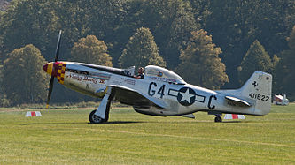 English: North American P-51D Mustang (F-AZSB (411622/G4-C), cn 122-40967, built in 1944). Deutsch: North American P-51D Mustang (F-AZSB, (411622/G4-C), cn 122-40967, Baujahr 1944).