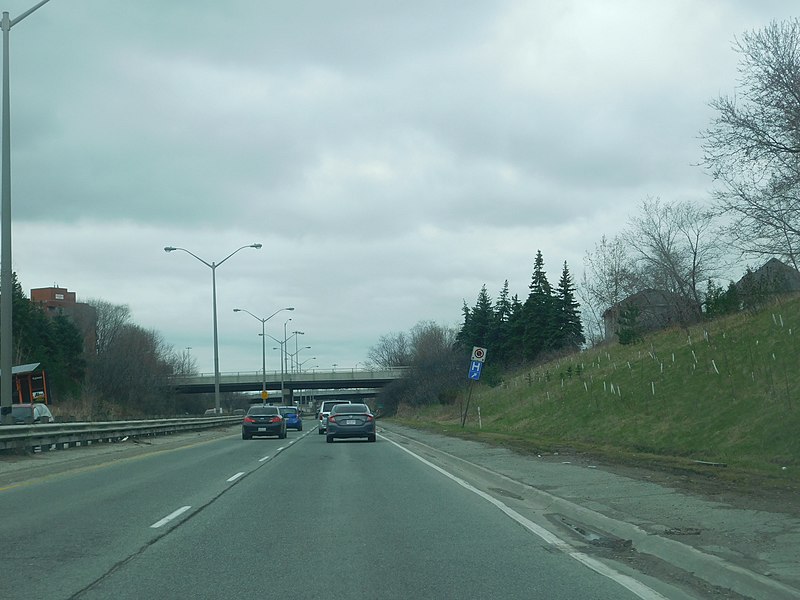 File:Ontario Highway 400 (33869777768).jpg