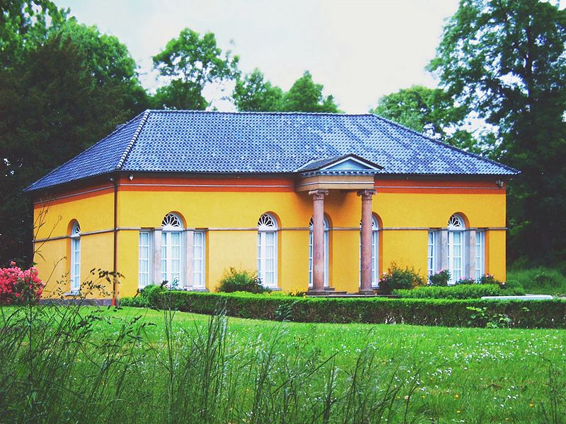 File:Orangerie in Glücksburg (Ostsee).jpg