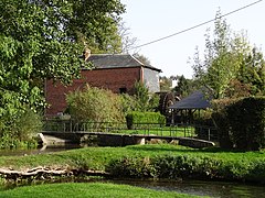 Orbec, ancien moulin à blé dit le « Petit Moulin » daté du XIXe siècle, acquis par la ville en 1882 pour y installer son service des eaux.