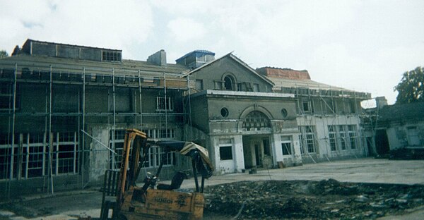 Classrooms from courtyard Osborne Colin 041.jpg