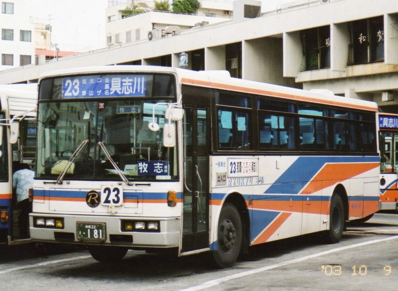 File:P-HT235BA-Ryukyu-Bus-7E.jpg