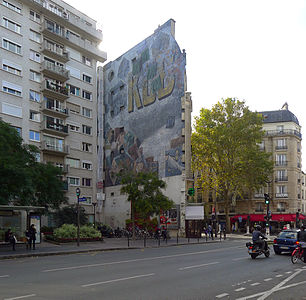 Immeuble du café, à l'angle de la rue de Charonne et de l'avenue Ledru-Rollin.