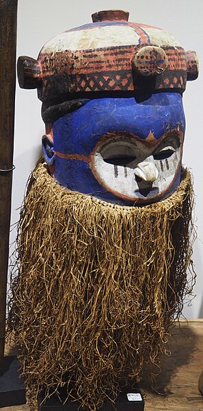 File:P3222033a Polychrome helmet mask, Holoholo, Tanzania (33453396351).jpg