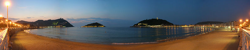 File:Panorama Donostia Kontxako.jpg