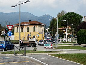 Passaggio a livello Stazione di Morosolo-Casciago.JPG