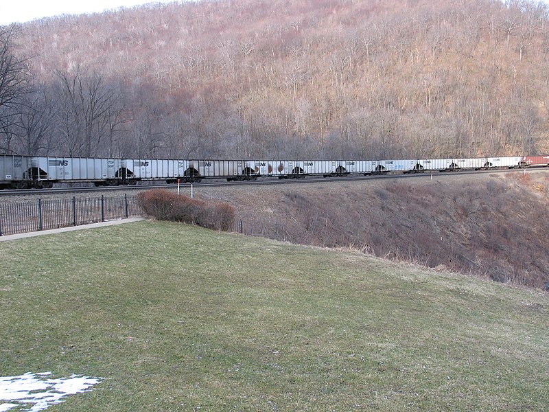 File:Pennsylvania Railroad and Horseshoe curve - panoramio (2).jpg