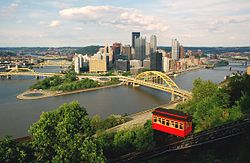 Urbocentre Pittsburgh vidite de la Duquesne Inklino