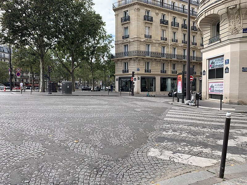 File:Place Yvon Claire Morandat - Paris XVII (FR75) - 2021-08-22 - 4.jpg