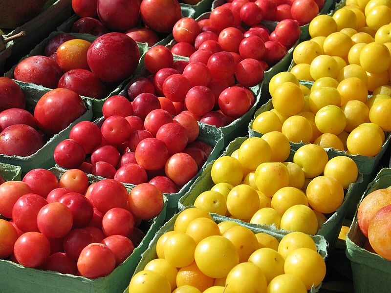 File:Plums at a fruit stand.jpg