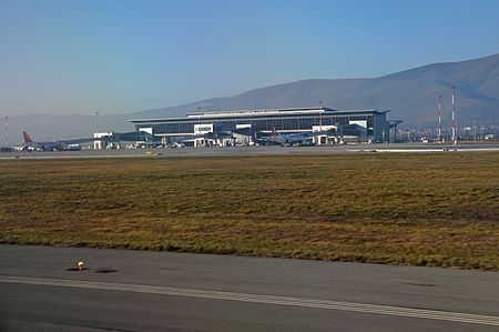 مطار بريشتينا الدولي