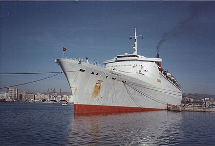 View Queen Elizabeth 2 Ship Rogue Wave Pics