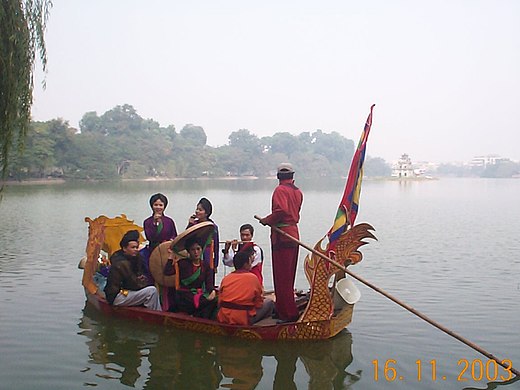 Singing quan họ at Hoàn Kiếm Lake