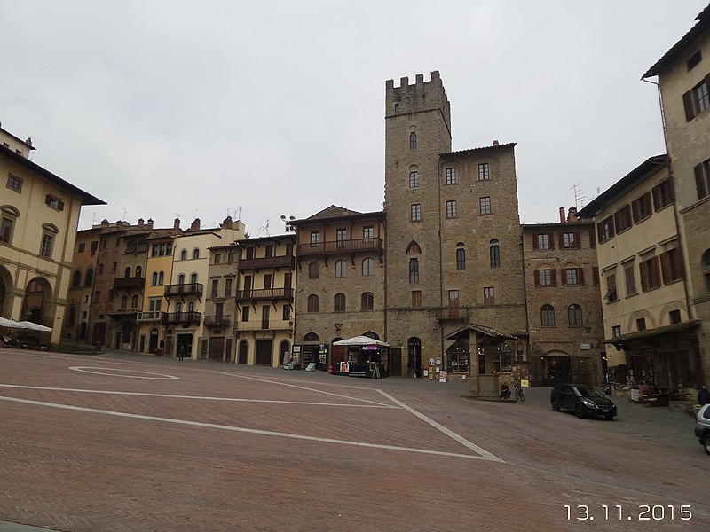 File:Quartiere di Porta Crucifera, 52100 Arezzo AR, Italy - panoramio (5).jpg