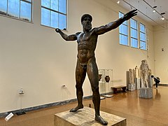 Recto bronze statue of Zeus.jpg