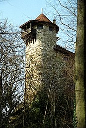 Главная башня замка и балкон