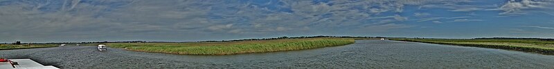 File:River Bure panorama at Upton Dyke, Norfolk(RLH).jpg