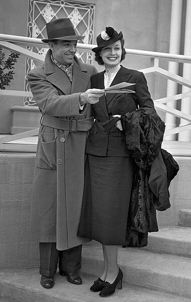 File:Robert Cobb & Gail Patrick 1937.jpg