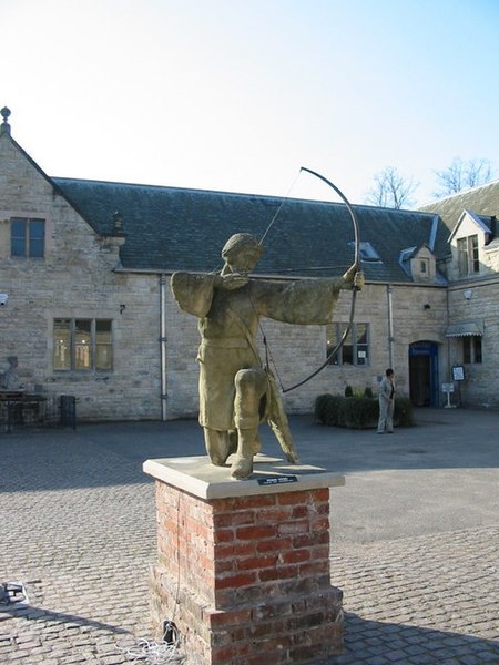 File:Robin Hood Statue - geograph.org.uk - 171564.jpg