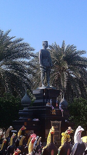 File:Royal Monument of King Naresuan - panoramio.jpg