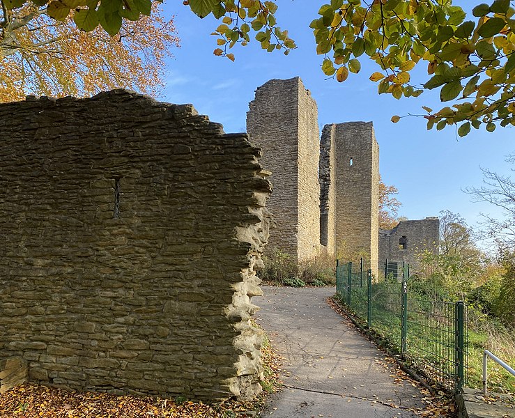 File:Ruine Hohensyburg (Dortmund) (6).jpg